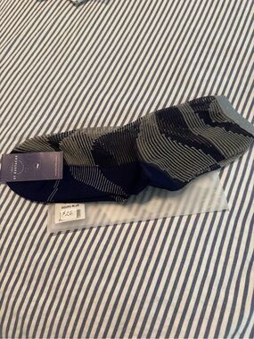 Woman’s elegant sheer Socks in Navy & Gray - Pack of One